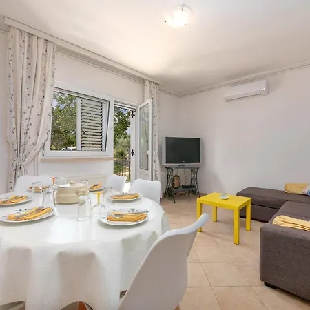 Holiday home Casa Divna Peruski